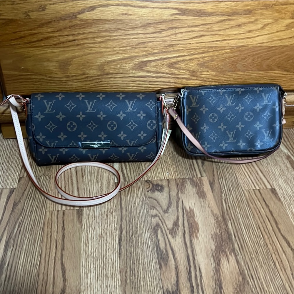 2 purses